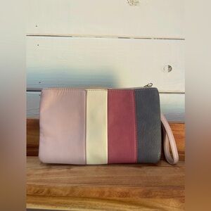 Women’s wristlet Charming Charlie